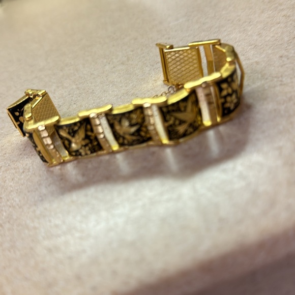 Bird bracelet. Gold tone with black and golden colored birds. - Picture 3 of 8